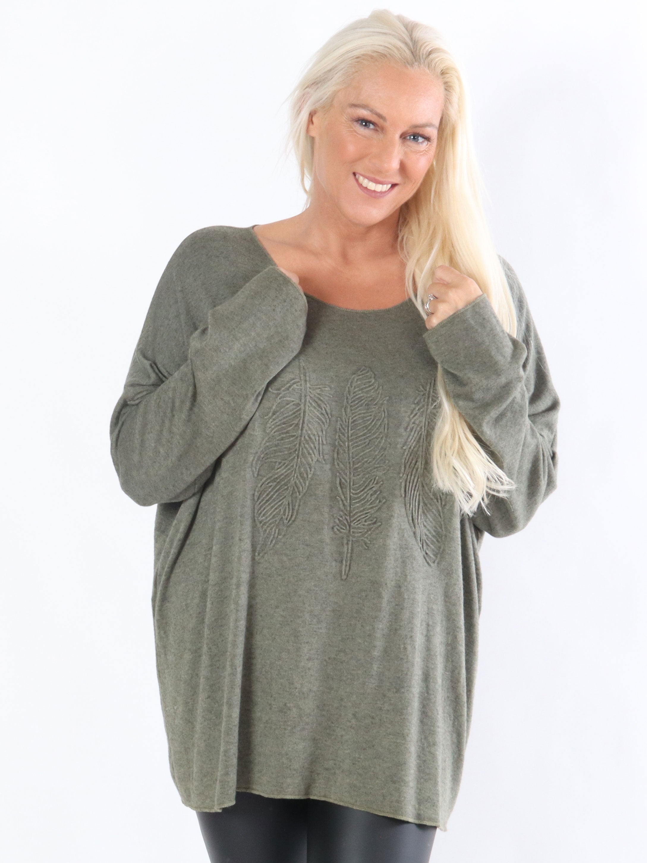 Fiona - Mjuk stickad blus med fjädermotiv